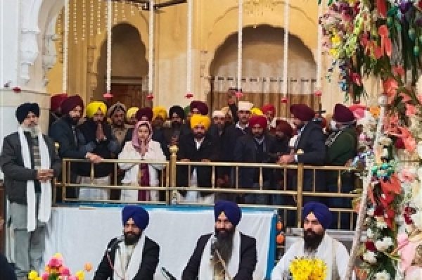 ਮੁੱਖ ਮੰਤਰੀ ਭਗਵੰਤ ਮਾਨ ਪਤਨੀ ਸਮੇਤ ਗੁਰਦੁਆਰਾ ਸ੍ਰੀ ਫ਼ਤਹਿਗੜ੍ਹ ਸਾਹਿਬ ਵਿਖੇ ਹੋਏ ਨਤਮਸਤਕ