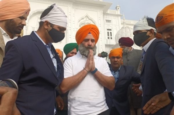 ਕੇਸਰੀ ਦਸਤਾਰ ਸਜਾ ਕੇ ਸ੍ਰੀ ਹਰਿਮੰਦਰ ਸਾਹਿਬ ਪੁੱਜੇ ਰਾਹੁਲ ਗਾਂਧੀ