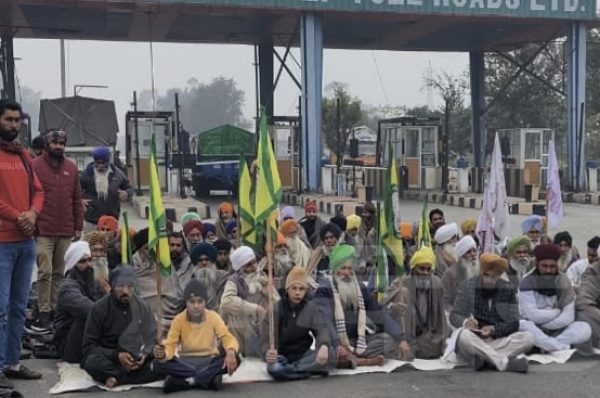 ਜੀਰਾ ਸ਼ਰਾਬ ਫ਼ੈਕਟਰੀ ਬੰਦ ਕਰਨ ਸੰਬੰਧੀ ਲਗਾਇਆ ਗਿਆ ਹੈ ਧਰਨਾ: ਕਿਸਾਨ