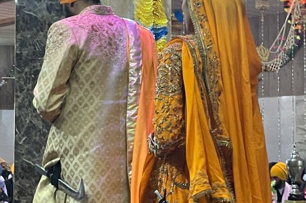 ਵਿਆਹ ਦੇ ਬੰਧਨ ‘ਚ ਬੱਝੇ ‘ਵਾਰਿਸ ਪੰਜਾਬ ਦੇ’ ਜਥੇਬੰਦੀ ਦੇ ਮੁਖੀ ਅੰਮ੍ਰਿਤਪਾਲ ਸਿੰਘ ਖ਼ਾਲਸਾ, ਕਿਰਨਦੀਪ ਕੌਰ ਨਾਲ ਲਈਆਂ ਲਾਵਾਂ