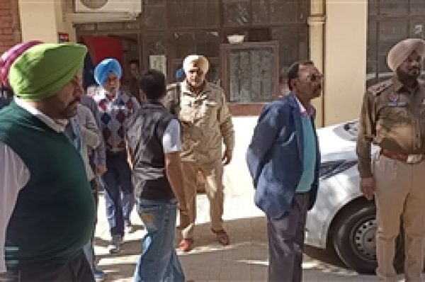 ਲੁਧਿਆਣਾ ਕੋਰਟ ਕੰਪਲੈਕਸ ਦੇ ਬਾਹਰ ਚੱਲੀ ਗੋਲ਼ੀ, ਤਰੀਕ ਭੁਗਤਨ ਆਏ ਵਿਅਕਤੀ ਦੇ ਦੋਸਤ ਦੇ ਮੋਢੇ ‘ਤੇ ਲਗੀ