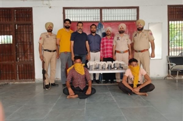 ਦਵਿੰਦਰ ਬੰਬੀਹਾ ਗਰੁੱਪ ਦੇ ਦੋ ਗੈਂਗਸਟਰ ਗ੍ਰਿਫ਼ਤਾਰ, ਵੱਡੀ ਮਾਤਰਾ ‘ਚ ਅਸਲਾ ਬਰਾਮਦ