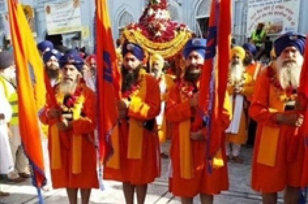 ਵਿਸਾਖੀ ਸਬੰਧੀ ਗੁਰਦੁਆਰਾ ਸ੍ਰੀ ਪੰਜਾ ਸਾਹਿਬ ਵਿਖੇ ਸਜਾਇਆ ਨਗਰ ਕੀਰਤਨ