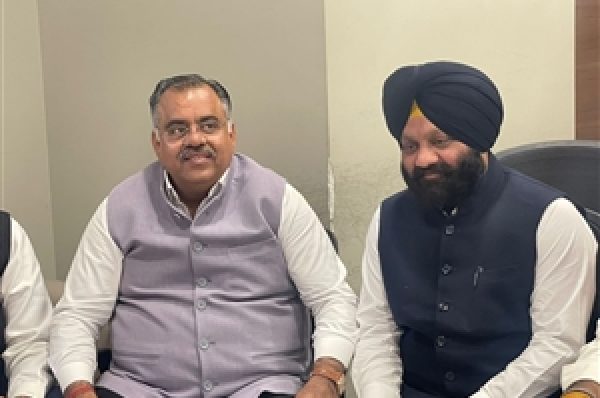 ਅਕਾਲੀ ਦਲ ਨੂੰ ਵੱਡਾ ਝਟਕਾ! BJP ‘ਚ ਸ਼ਾਮਲ ਹੋਏ ਇੰਦਰ ਇਕਬਾਲ ਸਿੰਘ ਅਟਵਾਲ; ਜਲੰਧਰ ਤੋਂ ਹੋ ਸਕਦੇ ਨੇ ਉਮੀਦਵਾਰ