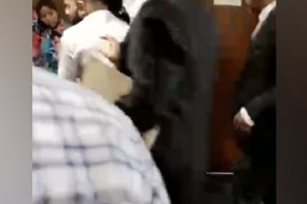 ਅਦਾਲਤ ਦੇ ਬਾਹਰ ਔਰਤ ਨੂੰ ਮਾਰੀ ਗੋਲੀ