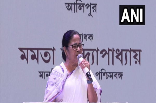 ਯੂ.ਪੀ ‘ਚ ਪੂਰੀ ਤਰ੍ਹਾਂ ਨਾਲ ਢਹਿ ਗਈ ਹੈ ਕਾਨੂੰਨ ਵਿਵਸਥਾ-ਮਮਤਾ ਬੈਨਰਜੀ