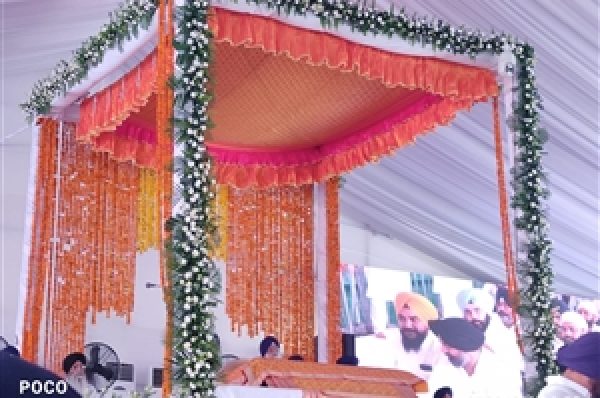 ਪ੍ਰਕਾਸ਼ ਸਿੰਘ ਬਾਦਲ ਦੀ ਅੰਤਿਮ ਅਰਦਾਸ ਅੱਜ, ਸਵੇਰ ਤੋਂ ਹੀ ਸੰਗਤਾਂ ਦਾ ਇਕੱਠ ਹੋਇਆ ਸ਼ੁਰੂ