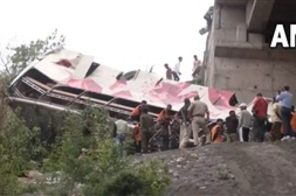 ਅੰਮ੍ਰਿਤਸਰ ਤੋਂ ਵੈਸ਼ਨੋ ਦੇਵੀ ਜਾ ਰਹੀ ਸ਼ਰਧਾਲੂਆਂ ਦੀ ਬੱਸ ਪੁਲ ਤੋਂ ਹੇਠਾ ਡਿੱਗੀ, 10 ਲੋਕਾਂ ਦੀ ਮੌਤ, 55 ਯਾਤਰੀ ਜ਼ਖ਼ਮੀ