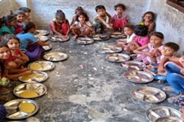 ਸਰਕਾਰੀ ਸਕੂਲ ਦੇ 70 ਵਿਦਿਆਰਥੀ ਮਿਡ-ਡੇਅ ਮੀਲ ਖਾਣਾ ਖਾਣ ਤੋਂ ਬਾਅਦ ਹੋਏ ਬਿਮਾਰ; ਸਰਕਾਰ ਨੇ ਜਾਰੀ ਕੀਤਾ ਨੋਟਿਸ