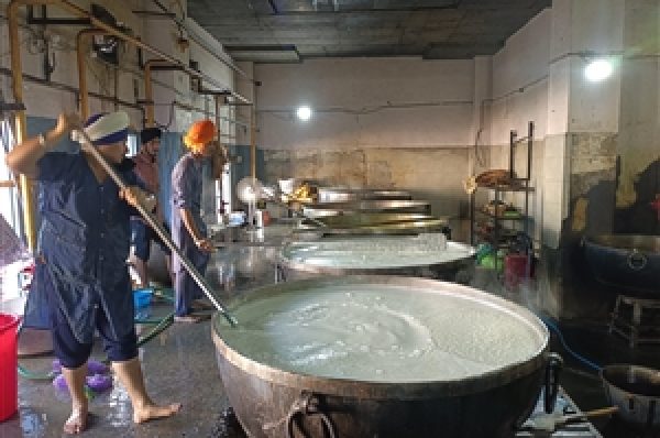 ਵਿਲੱਖਣ ਵਿਵਸਥਾ ਹੈ ਲੰਗਰ ਗੁਰੂ ਰਾਮਦਾਸ ਦੀ, ਹਫ਼ਤੇ ਭਰ ਦੇ ਲੰਗਰ ਦਾ ਮੈਨਿਊ ਪਹਿਲਾਂ ਹੀ ਹੋ ਜਾਂਦਾ ਹੈ ਤਿਆਰ