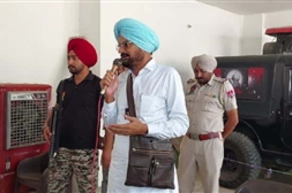 ਬਲਕੌਰ ਸਿੰਘ ਨੇ ਕੇਂਦਰ ਤੇ ਪੰਜਾਬ ਸਰਕਾਰ ’ਤੇ ਚੁੱਕੇ ਸਵਾਲ, ਕਿਹਾ – ਅਪਰਾਧੀਆਂ ਨੂੰ ਸੁਰੱਖਿਆ ਕਿਸ ਲਈ ਦੇ ਰਹੀਆਂ ਹਨ ਸਰਕਾਰਾਂ