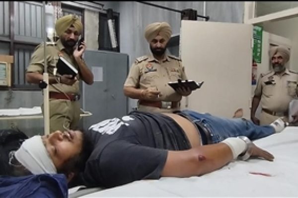 ਕਾਰ ਸਵਾਰ ਨੌਜਵਾਨਾਂ ਦੇ ਦੋ ਧੜਿਆਂ ਵਿਚਾਲੇ ਹੋਈ ਲੜਾਈ, ਇੱਕ ਨੌਜਵਾਨ ਜ਼ਖ਼ਮੀ; ਪਿਸਤੌਲ ਦਾ ਭਰਿਆ ਮੈਗਜ਼ੀਨ ਬਰਾਮਦ