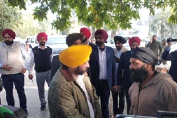 ਮੁੱਖ ਮੰਤਰੀ ਦਾ ਤਹਿਸੀਲ ’ਚ ਛਾਪਾ – ਲੋਕਾਂ ਦਾ ਜੀਵਨ ਸੌਖਾ ਕਰਨ ਲਈ ਅਜਿਹੇ ਛਾਪੇ ਪੈਂਦੇ ਰਹਿਣਗੇ : CM ਭਗਵੰਤ ਮਾਨ