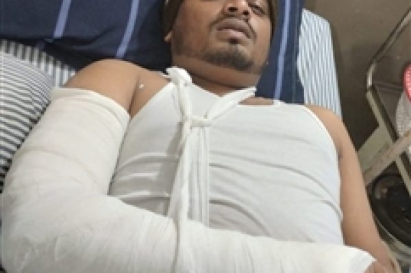 Jalandhar Crime News : ਲੁਟੇਰਿਆਂ ਨੇ ਨਾਗਰਾ ਫਾਟਕ ਨੇੜੇ ਨੌਜਵਾਨ ‘ਤੇ ਕੀਤਾ ਤੇਜ਼ਧਾਰ ਹਥਿਆਰਾਂ ਨਾਲ ਹਮਲਾ, ਐਕਟਿਵਾ ਲੈ ਕੇ ਫਰਾਰ