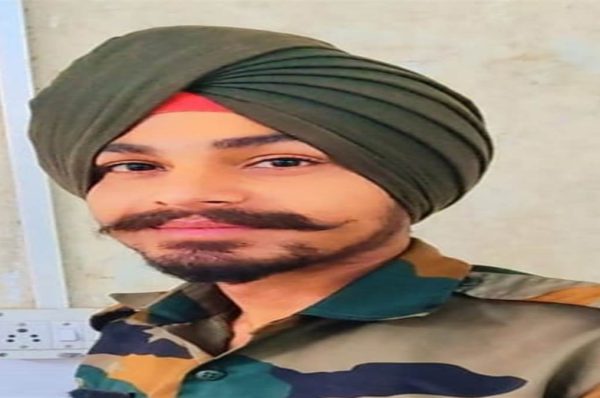 ਕੁੰਵਾਰਾ ਤੇ ਦੋ ਭੈਣਾਂ ਦਾ ਇਕਲੌਤਾ ਭਰਾ ਸੀ ਸ਼ਮਸ਼ੇਰ ਸਿੰਘ, ਲੇਹ ਲੱਦਾਖ ‘ਚ ਸ਼ਹੀਦ ਹੋਏ ਜਵਾਨ ਦਾ ਕੀਤਾ ਸਸਕਾਰ