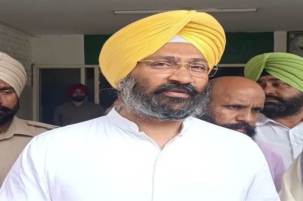 ਮੁੱਖ ਮੰਤਰੀ ਦੇ ਜ਼ਿਲ੍ਹੇ ’ਚ ਨਜਾਇਜ਼ ਸ਼ਰਾਬ ਦਾ ਧੰਦਾ ਬੇਖੌਫ਼ ਜਾਰੀ, ਗ਼ਰੀਬਾਂ ਦੀ ਜ਼ਿੰਦਗੀ ਨਾਲ ਖੇਡਣਾ ਬਹੁਤ ਮੰਦਭਾਗਾ : ਢੀਂਡਸਾ