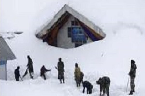 ਸ੍ਰੀ ਹੇਮਕੁੰਟ ਸਾਹਿਬ ਮਾਰਗ ਤੋਂ ਬਰਫ ਹਟਾਉਣ ਦਾ ਕੰਮ ਸ਼ੁਰੂ, ਇਸ ਦਿਨ ਸ਼ੁਰੂ ਹੋਵੇਗੀ ਯਾਤਰਾ