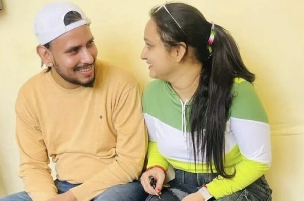 ਜਲੰਧਰ ਦੇ ਬਸਤੀ ਸ਼ੇਖ ਇਲਾਕੇ ‘ਚ ਪੁਰਾਣੀ ਰੰਜਿਸ਼ ਦੇ ਚੱਲਦਿਆਂ 8 ਤੋਂ 10 ਨੌਜਵਾਨਾਂ ਨੇ ਆਪਣੀ 4 ਮਹੀਨੇ ਦੀ ਗਰਭਵਤੀ ਪਤਨੀ ਨਾਲ ਦਵਾਈ ਲੈਣ ਜਾ ਰਹੇ ਨੌਜਵਾਨ ‘ਤੇ ਤੇਜ਼ਧਾਰ ਹਥਿਆਰਾਂ ਨਾਲ ਹਮਲਾ ਕਰ ਦਿੱਤਾ, ਜਿਸ ਕਾਰਨ ਉਸ ਦੀ ਮੌਤ ਹੋ ਗਈ।