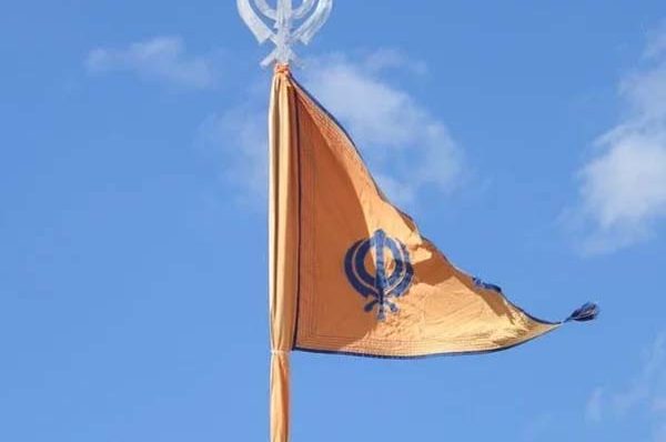 ਨਿਸ਼ਾਨ ਸਾਹਿਬ ਨੂੰ ਲੈ ਕੇ ਪੰਜ ਸਿੰਘ ਸਾਹਿਬਾਨਾਂ ਦਾ ਵੱਡਾ ਫ਼ੈਸਲਾ, ਕੇਸਰੀ ਰੰਗ ਨੂੰ ਬਦਲਣ ਦੇ ਹੁਕਮ