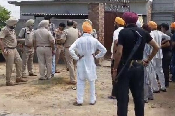 ਪੰਜਾਬ ‘ਚ ਦਿਨ-ਦਿਹਾੜੇ ਵੱਡੀ ਵਾਰਦਾਤ, ਸ਼ਰੇਆਮ ਗੋਲ਼ੀਆਂ ਮਾਰ ਕੇ ਨੌਜਵਾਨ ਦਾ ਕਤਲ