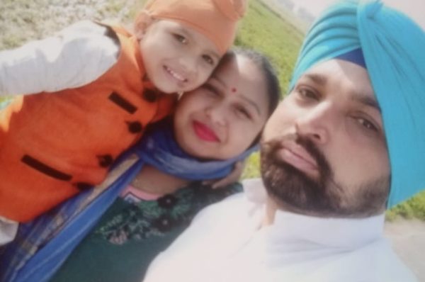 ਕਰਜ਼ੇ ਕਾਰਨ ਉਜੜ ਗਿਆ ਪਰਿਵਾਰ, ਨੌਜਵਾਨ ਨੇ ਪਤਨੀ ਤੇ ਮਾਸੂਮ ਪੁੱਤਰ ਸਣੇ ਰੇਲਗੱਡੀ ਅੱਗੇ ਮਾਰ ਕੀਤੀ ਖ਼ੁਦਕੁਸ਼ੀ