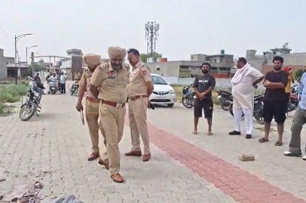 ਪੰਜਾਬ ‘ਚ ਵੱਡੀ ਵਾਰਦਾਤ! ਵਿਅਕਤੀ ਦਾ ਤੇਜ਼ਧਾਰ ਹਥਿਆਰਾਂ ਨਾਲ ਕਤਲ, ਖ਼ੂਨ ਨਾਲ ਲਥਪਥ ਮਿਲੀ ਲਾਸ਼