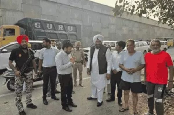 ਜਾਲੰਧਰ ਪਹੁੰਚੇ ਪੰਜਾਬ ਦੇ ਨਿਕਾਇ ਮੰਤਰੀ ਡਾ. ਰਵਜੋਤ ਸਿੰਘ: ਕਰਤਾਰਪੁਰ ‘ਚ ਕੀਤਾ ਔਚਕ ਨਿਰੀਖਣ, ਅਧਿਕਾਰੀਆਂ ਨੂੰ ਸਫ਼ਾਈ ਸੁਧਾਰਨ ਦੇ ਦਿੱਤੇ ਹੁਕਮ