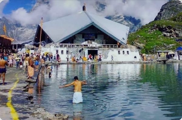 ਹੇਮਕੁੰਟ ਸਾਹਿਬ ਯਾਤਰਾ 22 ਮਈ ਤੋਂ ਪਹਿਲੇ ਜਥੇ ਦੀ ਰਵਾਨਗੀ ਨਾਲ ਹੋਵੇਗੀ ਸ਼ੁਰੂ ਭਾਰਤੀ ਫੌਜ ਵੱਲੋਂ ਰਸਤੇ ਦੀ ਤਿਆਰੀ ਤੇ ਸਖ਼ਤ ਸੁਰੱਖਿਆ ਪ੍ਰਬੰਧ, ਰਾਜਪਾਲ ਤੇ ਮੁੱਖ ਮੰਤਰੀ ਹੋਣਗੇ ਸ਼ਾਮਿਲ