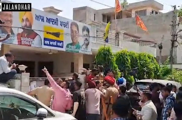 ਮਾਨ ਸਰਕਾਰ ਦੀ ਵੱਡੀ ਕਾਰਵਾਈ: AAP ਵਿਧਾਇਕ ਰਮਨ ਅਰੋੜਾ ਗ੍ਰਿਫ਼ਤਾਰ, ਵਿਜੀਲੈਂਸ ਵਲੋਂ ਛਾਪੇਮਾਰੀ ਅਤੇ ਕਰਪਸ਼ਨ ਦੇ ਗੰਭੀਰ ਦੋਸ਼