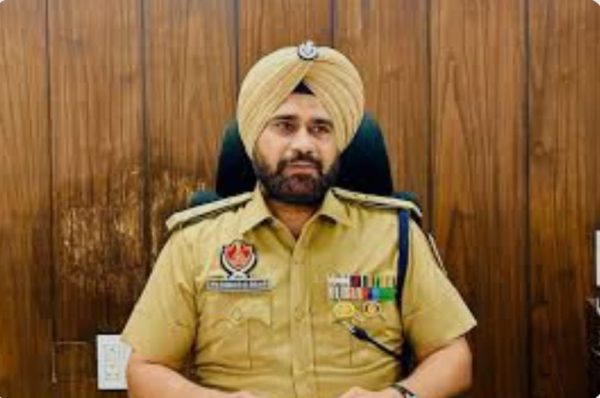 ਫਾਜ਼ਿਲਕਾ ਦੇ ਐਸ.ਐਸ.ਪੀ. ਵਰਿੰਦਰ ਸਿੰਘ ਬਰਾੜ ਮੁਅੱਤਲ – ਭ੍ਰਿਸ਼ਟਾਚਾਰ ਮਾਮਲੇ ਵਿੱਚ ਕਾਰਵਾਈ ਨਾ ਕਰਨ ਕਾਰਨ ਆਮ ਆਦਮੀ ਪਾਰਟੀ ਸਰਕਾਰ ਵਲੋਂ ਵੱਡਾ ਕਦਮ