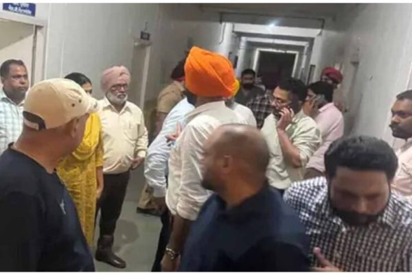 ਰਾਇਕੋਟ ਐਸ.ਡੀ.ਐਮ. ਦਫ਼ਤਰ ‘ਚ ਵਿਜੀਲੈਂਸ ਦੀ ਛਾਪਾਮਾਰੀ: 24.06 ਲੱਖ ਨਕਦ ਬਰਾਮਦ, ਐਸ.ਡੀ.ਐਮ. ਗੁਰਬੀਰ ਸਿੰਘ ਕੋਹਲੀ ਫਰਾਰ, ਸਟੈਨੋ ਗ੍ਰਿਫ਼ਤਾਰ