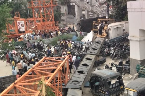 ਜਲੰਧਰ ਕੈਂਟ ਰੇਲਵੇ ਸਟੇਸ਼ਨ ‘ਤੇ ਨਵੀਨੀਕਰਨ ਦੌਰਾਨ ਵਾਪਰਿਆ ਗੰਭੀਰ ਹਾਦਸਾ — ਕ੍ਰੇਨ ਤੋਂ ਡਿੱਗਿਆ ਭਾਰੀ ਸਾਮਾਨ, ਕਈ ਵਾਹਨ ਨੁਕਸਾਨੀਗ੍ਰਸਤ ਗਣੀਮਤ ਰਹੀ ਕਿ ਕੋਈ ਜਾਨੀ ਨੁਕਸਾਨ ਨਹੀਂ ਹੋਇਆ, ਪਰ ਲੋਕਾਂ ‘ਚ ਰੋਸ ਦੀ ਲਹਿਰ