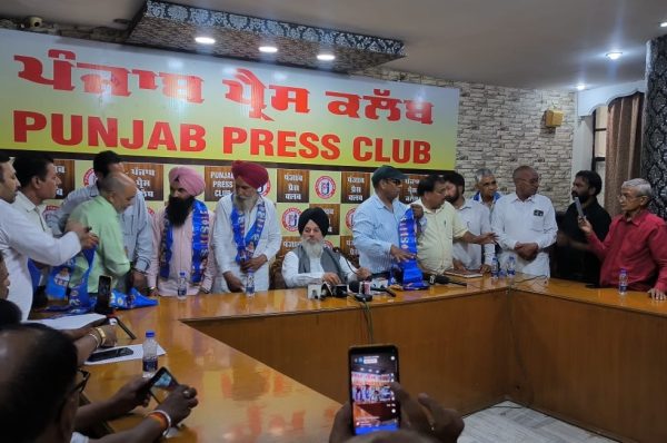 ਭਾਜਪਾ ‘ਤੇ ਲੋਕ ਵਿਸ਼ਵਾਸ ਘਟਣੀ ਦੇ ਵੱਡੇ ਆਲੋਚਕ ਬਣੇ ਕਿਸਾਨ – ਪੰਜਾਬ ਪ੍ਰੈਸ ਕਲੱਬ ‘ਚ ਹੋਈ ਵਿਸ਼ੇਸ਼ ਪ੍ਰੈਸ ਕਾਨਫਰੰਸ