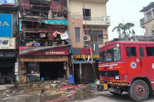 ਭਗਤ ਸਿੰਘ ਚੌਕ ਨੇੜੇ ਖੁਰਾਣਾ ਇੰਟਰਪਰਾਈਜ਼ ‘ਚ ਲੱਗੀ ਅੱਗ ਦੇ ਮਾਮਲੇ ’ਚ ਨਵਾਂ ਖੁਲਾਸਾ: ਜਨਮਦਿਨ ‘ਤੇ ਚਲਾਏ ਪਟਾਖਿਆਂ ਦੀ ਚਿੰਗਾਰੀ ਬਣੀ ਕਾਰਨ