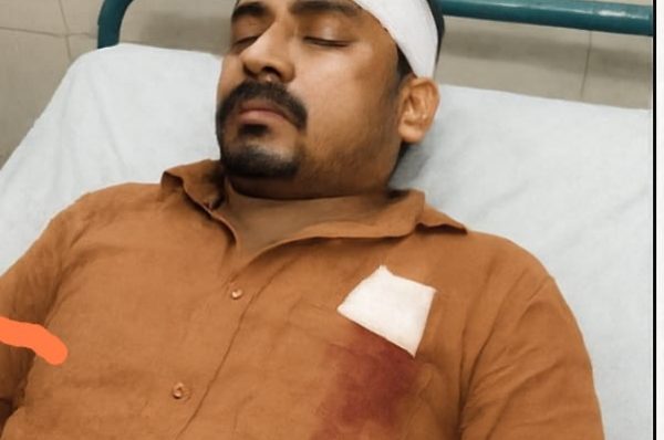 ਆਦਮਪੁਰ ‘ਚ ਦਿਨਦਿਹਾੜੇ ਲੁੱਟਪਾਟ: ਦਾਤਰ ਨਾਲ ਹਮਲਾ ਕਰਕੇ ਲੋਟੇ 20 ਹਜ਼ਾਰ ਰੁਪਏ ਪੀੜਤ ਵਿਅਕਤੀ ਘਾਇਲ, 2 ਬਾਈਕ ਸਵਾਰ ਲੁਟੇਰੇ ਮੌਕੇ ਤੋਂ ਫਰਾਰ, ਪੁਲਿਸ ਵੱਲੋਂ ਜਾਂਚ ਜਾਰੀ