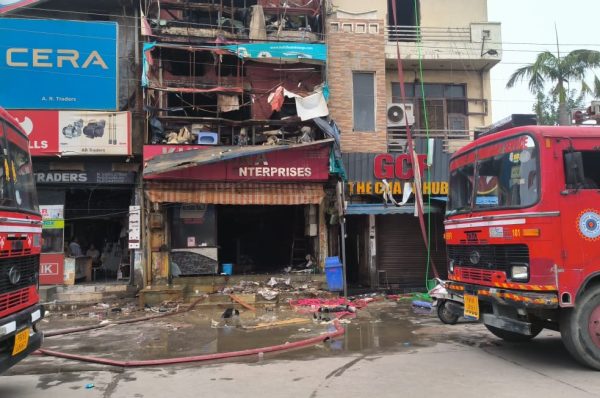 ਖੁਰਾਣਾ ਐਂਟਰਪ੍ਰਾਈਜ਼ ‘ਚ ਭਿਆਨਕ ਅੱਗ, ਚਾਰ ਮੰਜ਼ਿਲਾਂ ਸੜੀਆਂ, ਲੱਖਾਂ ਦਾ ਨੁਕਸਾਨ