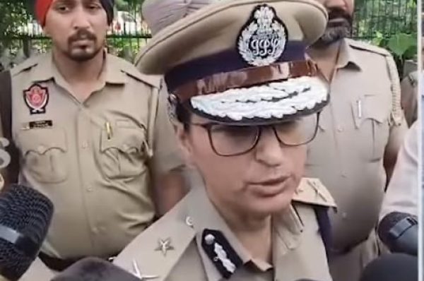 ਜਲੰਧਰ ‘ਚ 30 ਹਾਈਟੈਕ ਨਾਕੇ ਲਗਾ ਕੇ ਵਾਹਨ ਚਲਾਕਾਂ ‘ਤੇ ਕੀਤੀ ਸਖ਼ਤ ਕਾਰਵਾਈ, ਸੀ.ਪੀ. ਧਨਪਰੀਤ ਕੌਰ ਨੇ ਦਿੱਤੀਆਂ ਸਖ਼ਤ ਹਦਾਇਤਾਂ