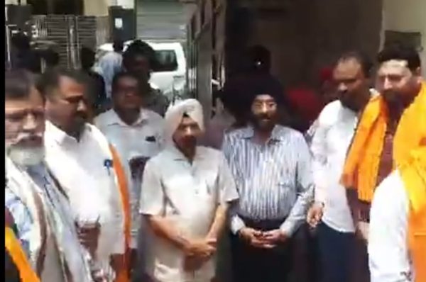 ਭਗਵਾਨ ਵਾਲਮੀਕਿ ਆਸ਼ਰਮ ‘ਚ ਸਰਦਾਰ ਬਰਜਿੰਦਰ ਸਿੰਘ ਹਮਦਰਦ ਦਾ ਸਨਮਾਨ, ਸ਼ਕਤੀ ਨਗਰ ਵਿੱਚ ਲੱਗਾ ਖੂਨ ਦਾਨ ਕੈਂਪ