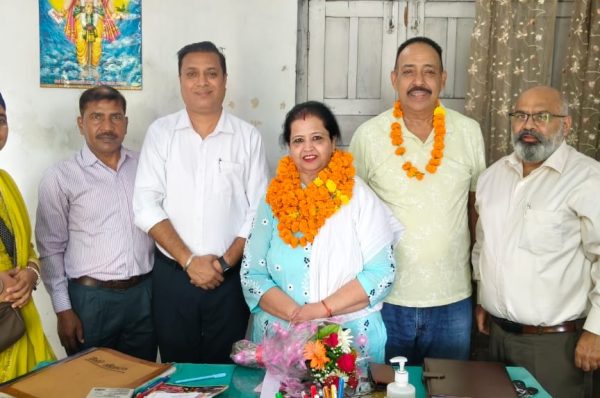 ਡਾ. ਜੀਵਨ ਜੋਤ ਢਿੱਲੋ ਨੇ ਸੀਨੀਅਰ ਆਯੁਰਵੇਦਿਕ ਫਿਜ਼ੀਸ਼ਨ ਦਾ ਚਾਰਜ ਸੰਭਾਲਿਆ, ਸਹਿਯੋਗੀਆਂ ਤੇ ਪਰਿਵਾਰ ਵੱਲੋਂ ਵਧਾਈਆਂ