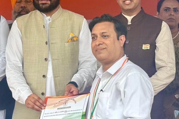 ਜਲੰਧਰ ‘ਚ 79ਵੇਂ ਸਵਤੰਤਰਤਾ ਦਿਵਸ ਸਮਾਗਮ ‘ਚ ਆਯੁਰਵੇਦ ਤੇ ਯੋਗ ਖੇਤਰ ਵਿੱਚ ਵਿਸ਼ੇਸ਼ ਯੋਗਦਾਨ ਲਈ ਡਾ. ਸੁਨੀਲ ਕੁਮਾਰ ਸਨਮਾਨਿਤ