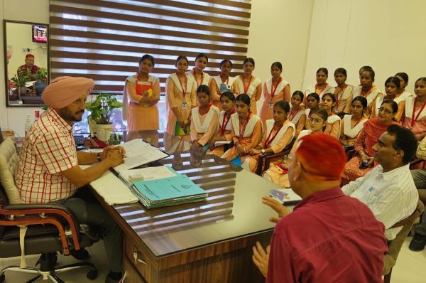 ਸਰਕਾਰੀ ਸੀਨੀਅਰ ਸੈਕੰਡਰੀ ਸਕੂਲ ਨਹਿਰੂ ਗਾਰਨ ਦੇ ਵਿਦਿਆਰਥੀਆਂ ਦਾ ਜਲੰਧਰ ਦਿਹਾਤੀ ਐਸਐਸਪੀ ਦਫ਼ਤਰ ਵਿਜ਼ਿਟ