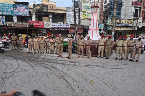 ਸ਼ਾਹਕੋਟ ਸਬ-ਡਵੀਜ਼ਨ ‘ਚ ਭਾਰੀ ਫੋਰਸ ਨਾਲ ਫਲੈਗ ਮਾਰਚ, ਸ਼ੱਕੀ ਥਾਵਾਂ ‘ਤੇ ਛਾਪੇ ਅਜ਼ਾਦੀ ਦਿਵਸ ਅਤੇ ਜਨਮ ਅਸ਼ਟਮੀ ਮੌਕੇ ਸੁਰੱਖਿਆ ਪ੍ਰਬੰਧ ਹੋਰ ਸਖ਼ਤ