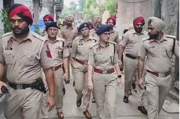 ਜਲੰਧਰ ‘ਚ ਕਾਸੋ ਆਪਰੇਸ਼ਨ, ਭਾਰੀ ਪੁਲਿਸ ਫੋਰਸ ਨਾਲ ਕਮਿਸ਼ਨਰ ਧਨਪ੍ਰੀਤ ਕੌਰ ਖ਼ੁਦ ਪਹੁੰਚੇ ਮੈਦਾਨ ਵਿੱਚ