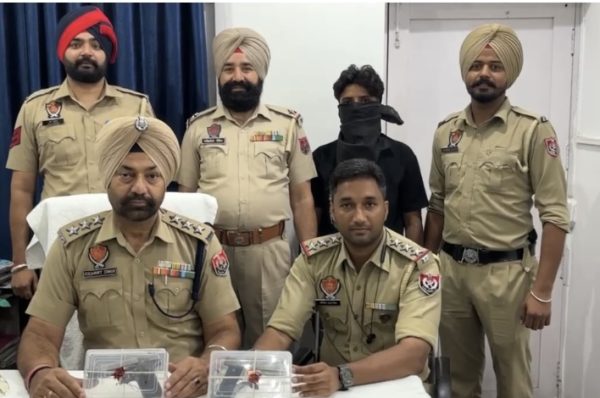 ਥਾਣਾ ਆਦਮਪੁਰ ਦੀ ਪੁਲਿਸ ਵੱਲੋਂ ਹਥਿਆਰਾਂ ਸਮੇਤ ਨੌਜਵਾਨ ਗ੍ਰਿਫਤਾਰ 02 ਦੇਸੀ ਪਿਸਤੌਲ, 02 ਮੈਗਜ਼ੀਨ ਅਤੇ 03 ਜਿੰਦਾ ਰੌਂਦ ਬ੍ਰਾਮਦ