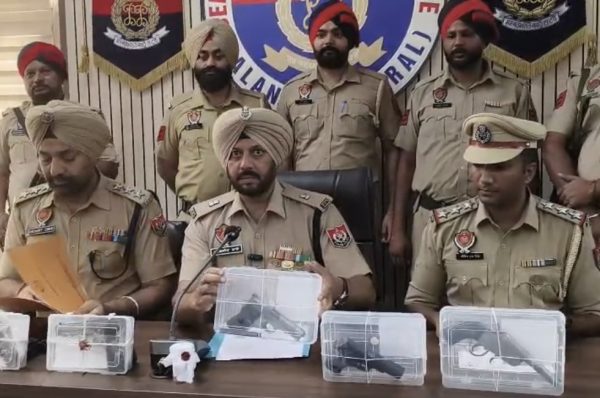 ਜਲੰਧਰ ਦਿਹਾਤੀ ਪੁਲਿਸ ਵੱਲੋਂ ਵੱਡੀ ਕਾਰਵਾਈ : ਫਿਰੋਤੀ ਮੰਗਣ ਅਤੇ ਨਜਾਇਜ਼ ਹਥਿਆਰ ਸਪਲਾਈ ਕਰਨ ਵਾਲੇ 7 ਗ੍ਰਿਫਤਾਰ