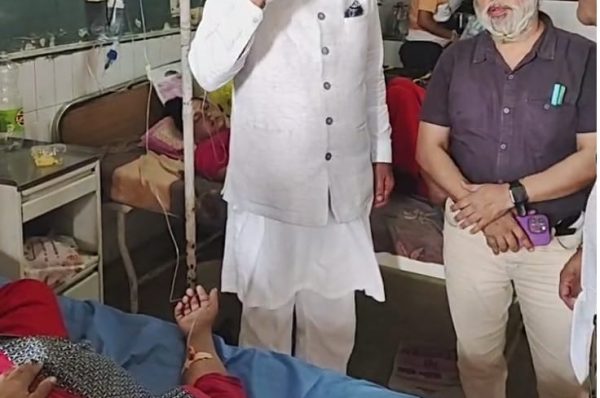 ਜਲੰਧਰ ਸਿਵਲ ਹਸਪਤਾਲ ‘ਚ ਡਾਇਰੀਆ ਮਰੀਜ਼ਾਂ ਦਾ ਕੈਬਨਿਟ ਮੰਤਰੀ ਨੇ ਲਿਆ ਹਾਲ-ਚਾਲ