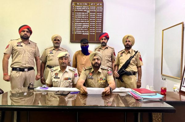 ਜਲੰਧਰ ਤੋਂ ਵੱਡੀ ਖ਼ਬਰ ਨਸ਼ਿਆਂ ਦੇ ਵਿਰੁੱਧ ਜਲੰਧਰ ਪੁਲਿਸ ਦੀ ਵੱਡੀ ਕਾਰਵਾਈ – ਇੱਕ ਕਿਲੋ 01 ਗ੍ਰਾਮ ਹੈਰੋਇਨ ਸਮੇਤ ਵਿਦੇਸ਼ ਜਾਣ ਵਾਲਾ ਮੁਲਜ਼ਮ ਕਾਬੂ