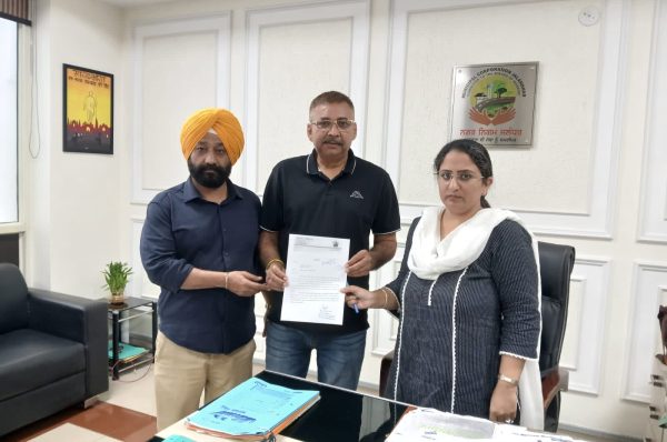 ਜਲੰਧਰ ਵਿੱਚ ਸਰਫੇਸ ਵਾਟਰ ਕਾਰਨ ਲੋਕ ਪਰੇਸ਼ਾਨ, ਕਾਂਗਰਸ ਪਾਰਸ਼ਦ ਪਵਨ ਕੁਮਾਰ ਨੇ ਨਗਰ ਨਿਗਮ ਨੂੰ ਜਾਗਰੂਕ ਕਰਨ ਲਈ ਲਿਖਿਆ ਪੱਤਰ