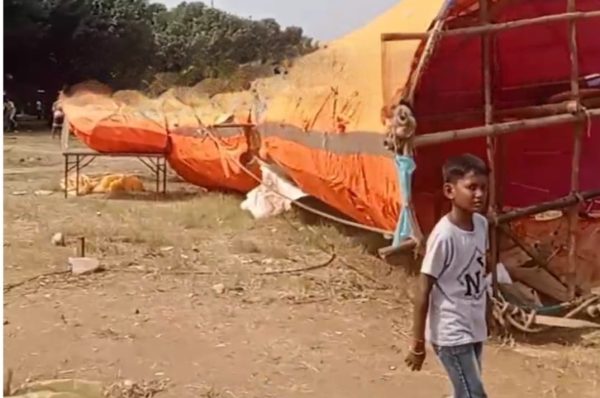 ਜਲੰਧਰ ‘ਚ ਬਾਰਿਸ਼ ਨਾਲ ਦੁਸ਼ਹਿਰੇ ਦਾ ਰੰਗ ਫਿੱਕਾ ਉਹ ਚੱਲਿਆ ਸੀ ਪਰ ਬਚਾ ਹੋ ਗਿਆ