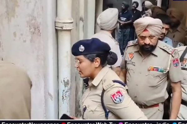 ਅਲੀ ਮਹੱਲੇ ‘ਚ ਨਸ਼ਾ ਤਸਕਰ ਅਮਰਜੀਤ ਦੇ ਘਰ ‘ਤੇ ਪ੍ਰਸ਼ਾਸਨ ਦੀ ਵੱਡੀ ਕਾਰਵਾਈ – ਗੈਰਕਾਨੂੰਨੀ ਤਾਮੀਰ ਢਾਹੀ ਗਈ